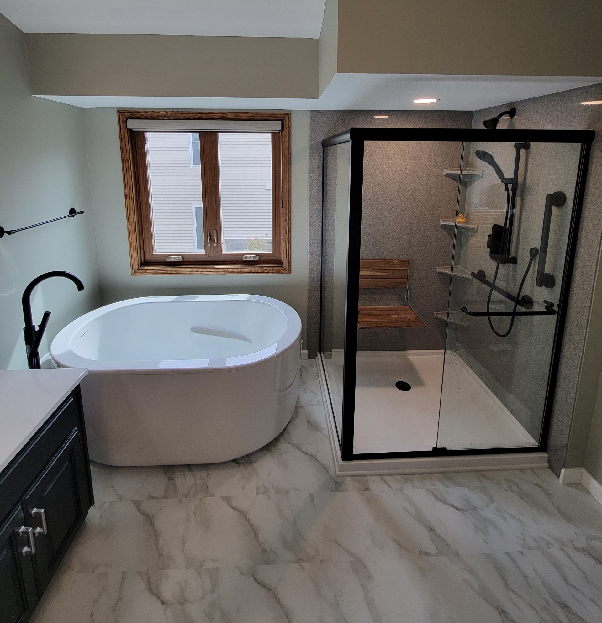 Ensuite in Lakeville